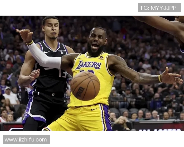 国王！卡斯尔收获詹姆斯亲签球衣和祝福：我欣赏你的一切请继续